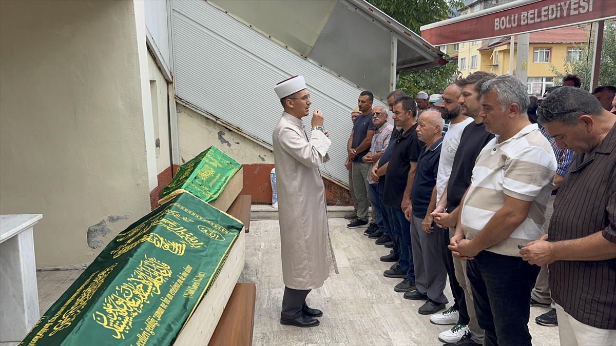 Bolu\'da Baba ve Oğulun Cenazesi Defnedildi