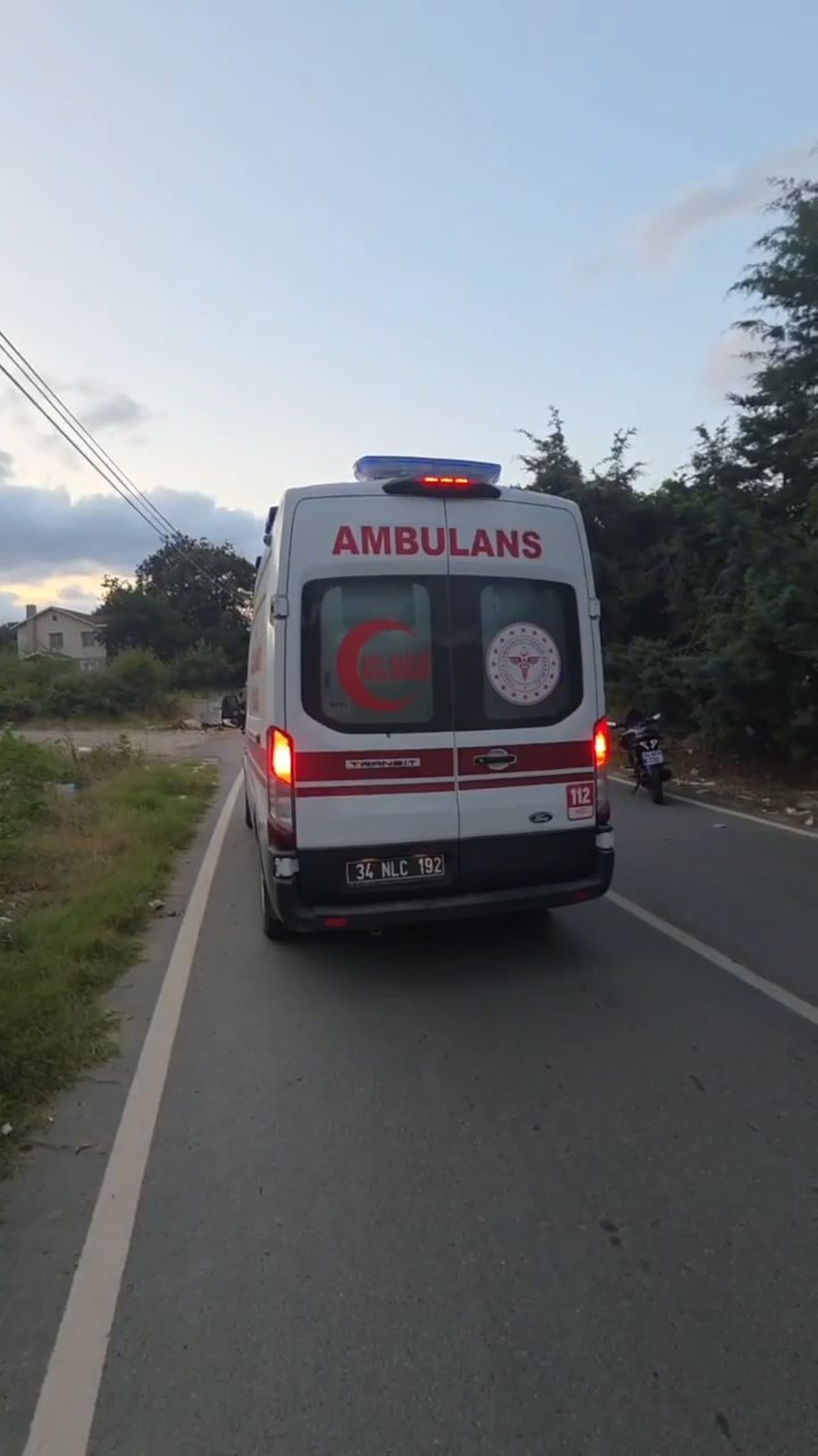 Çatalca\'da Silahlı Kişi Eve Kapandı
