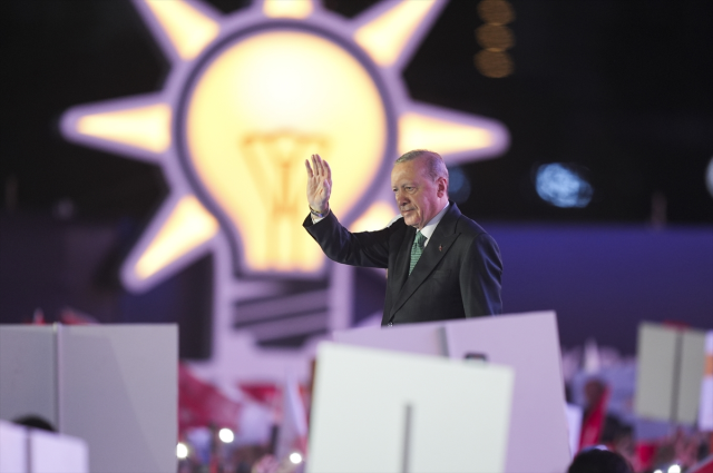 Cumhurbaşkanı Erdoğan, AK Parti'nin 25. yıl kutlamasında açıklamalarda bulunuyor