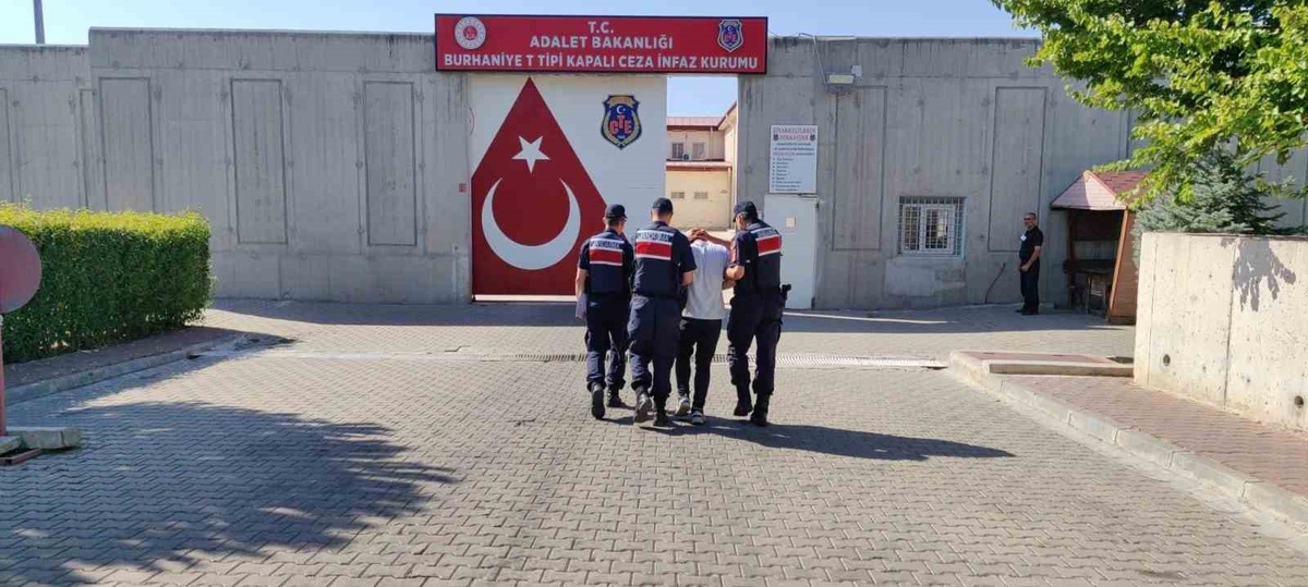 Ateş yakmaya çalışırken ormanı tutuşturan şüpheli tutuklandı