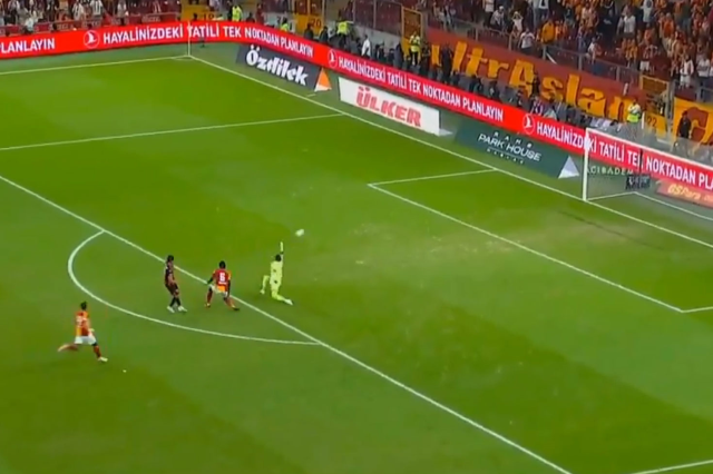 Galatasaray'a soğuk duş! 2 dakikada 2 gol geldi, taraftarlar delirdi