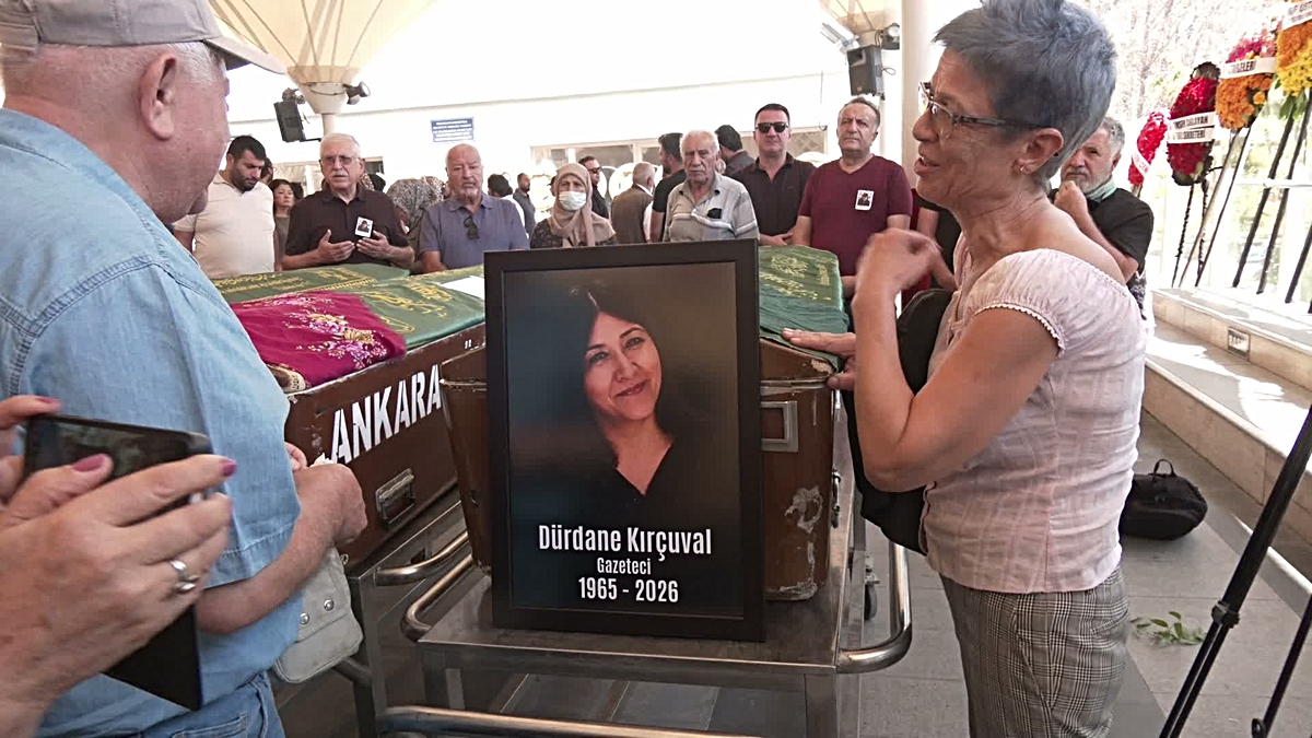 Gazeteci Dürdane Kırçuval son yolculuğuna uğurlandı
