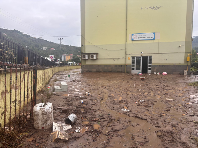 Giresun'da şiddetli yağış! Keşap ilçesinde sele kapılan 2 kişi kayboldu