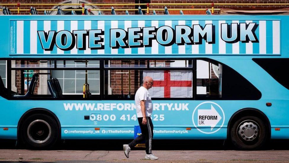 Farage, Clacton\'da Ara Seçimi Kazandı