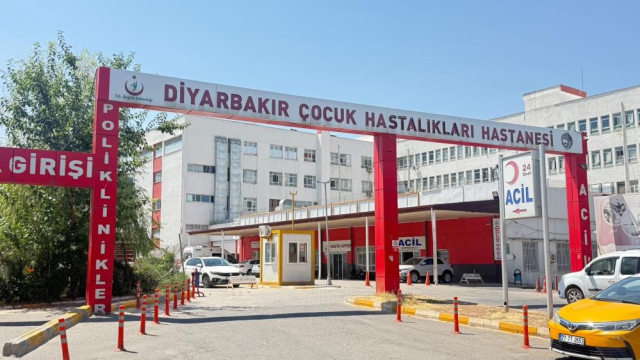 Kedinin ısırdığı çocuk entübe edildi
