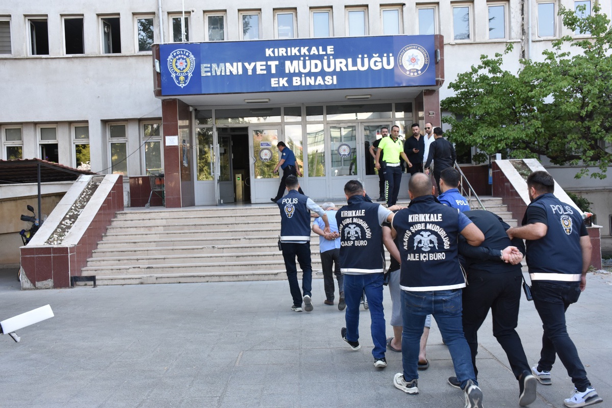 Kırıkkale\'de Cinayet Soruşturmasında 17 Gözaltı
