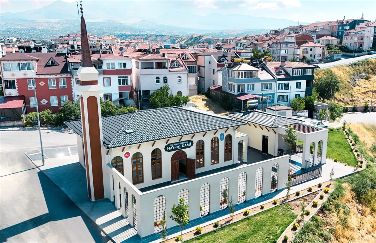 Hayrat Cami Açıldı