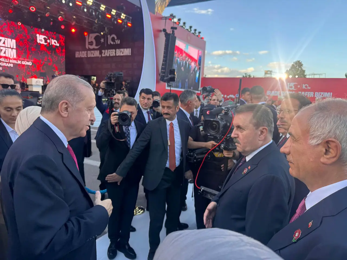 Destici\'den AK Parti\'nin 25. yılına tebrik