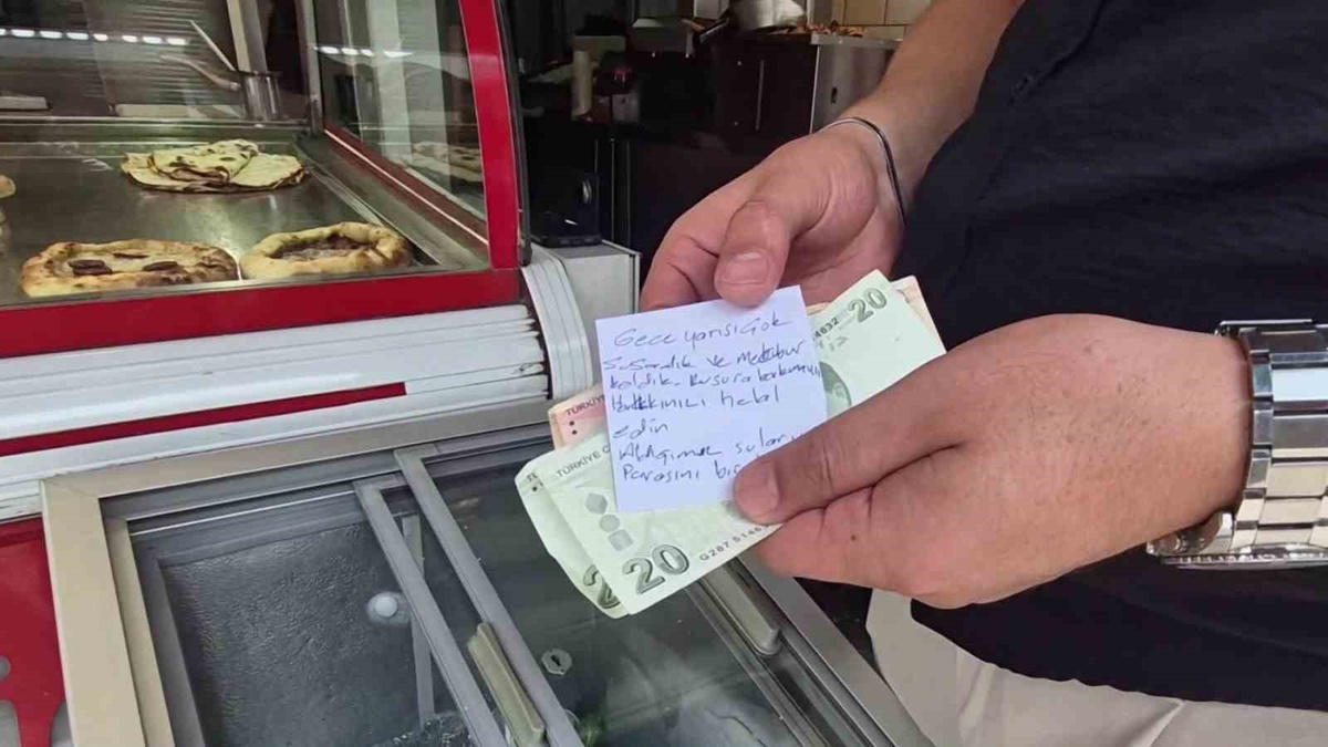 Düzce\'de Su Dolabına Duygulandıran Not