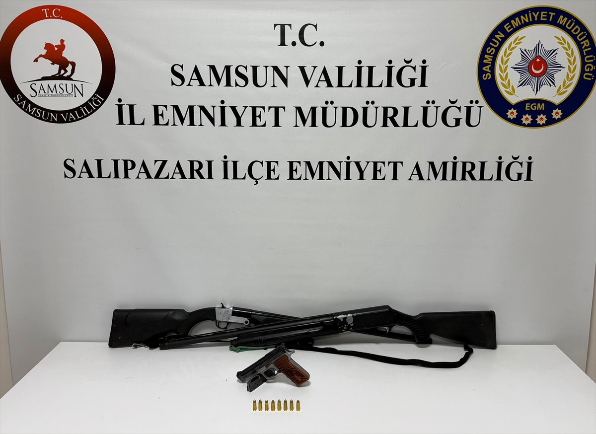 Salıpazarı\'nda Silah ve Mermi Ele Geçirildi