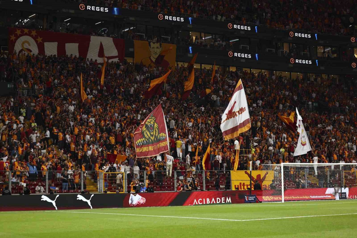 Galatasaray Taraftarından Yönetim Protestosu