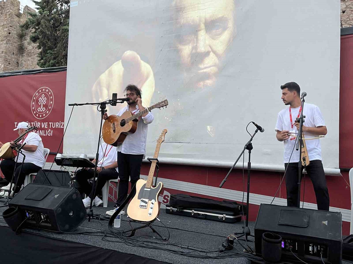 Sinop\'ta Gezen Sinema Tırı Etkinliği