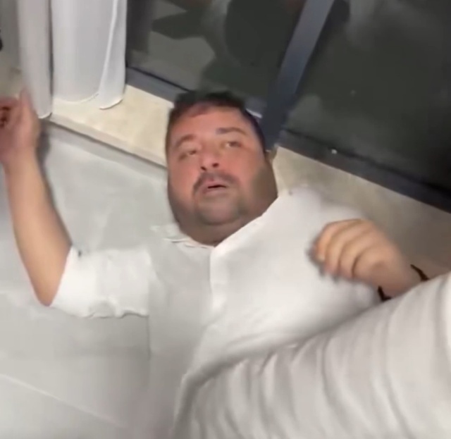 Taciz su&ccedil;laması ile darbedilen CHP'li vekil Ahmet Baran Yazgan ihra&ccedil; ediliyor
