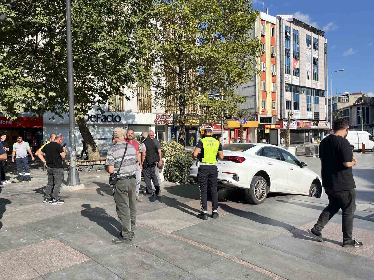 Engelli Rampasında Asılı Kaldı