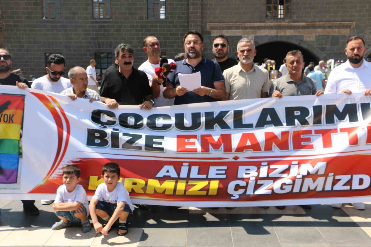Diyarbakır\'da LGBT bayrağına tepki