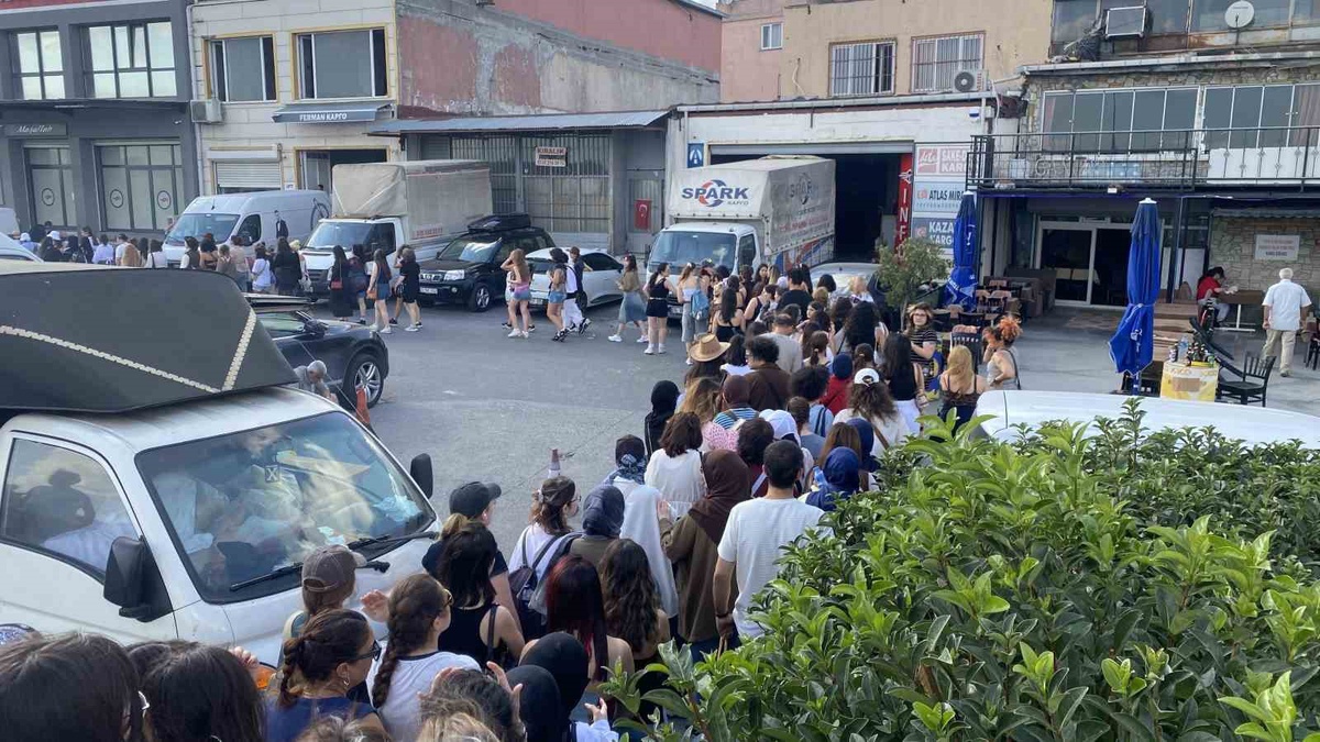 Ateez Konseri İçin Uzun Kuyruklar Oluştu