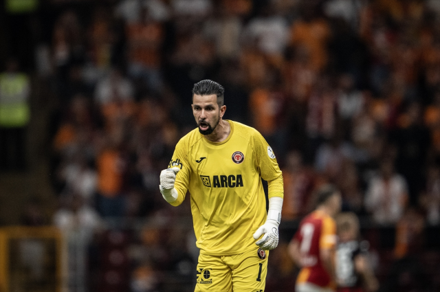 2 gol yedi ama maça damga vurdu! Herkes Marcos Felipe'yi konuşuyor
