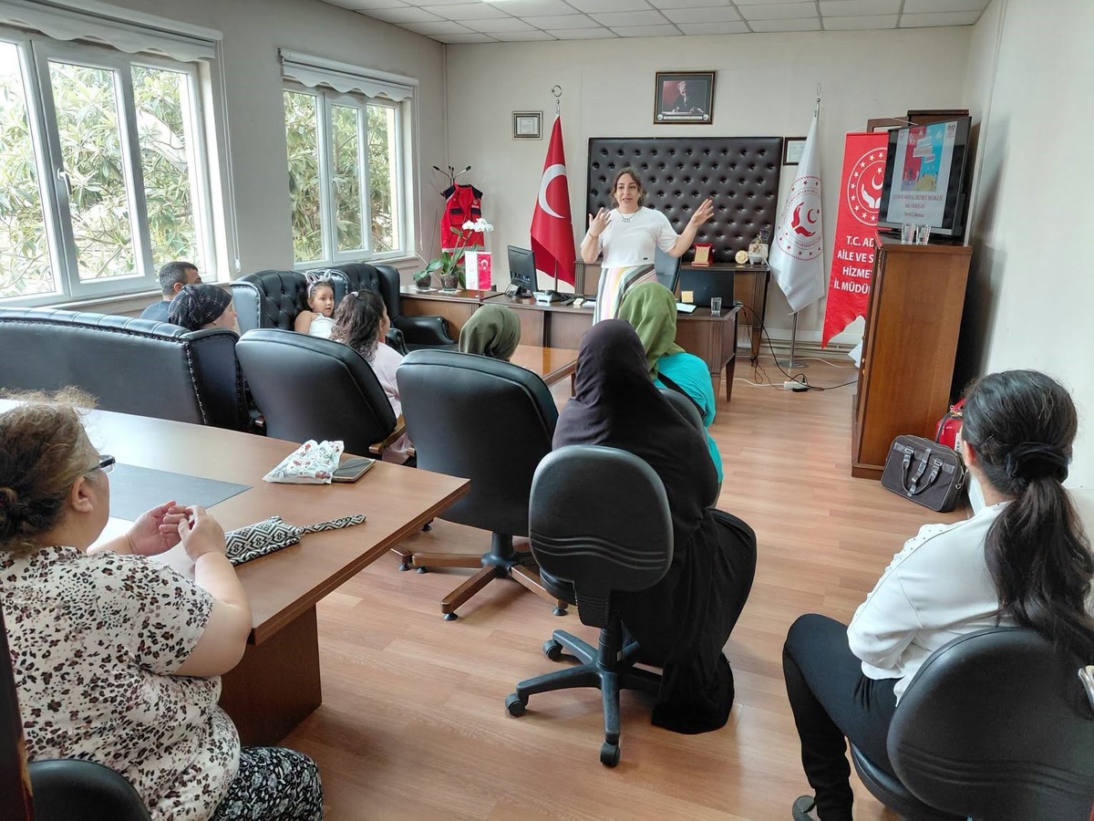 Adana\'da Engelli Ailelere Eğitim Verildi
