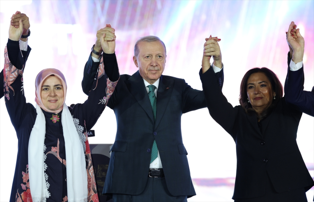 AK Parti’nin ilk Süryani belediye başkanı Türkan Kayır oldu