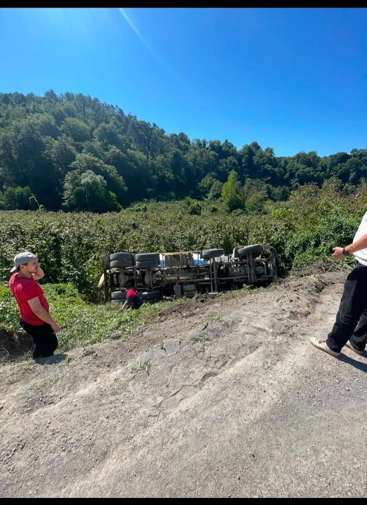 Beton Mikseri Şarampole Uçtu: Sürücü Yaralı