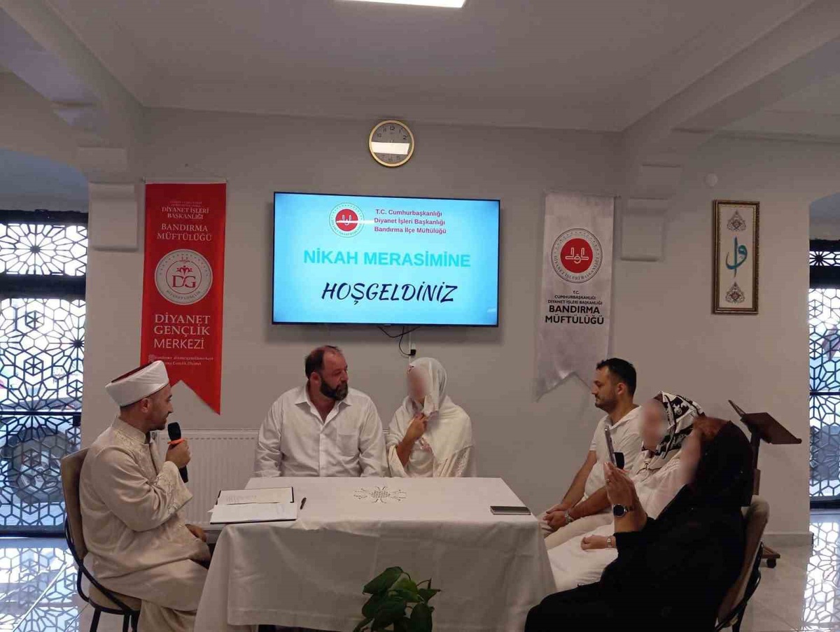 Bandırma\'da Müslüman Olma Merasimi