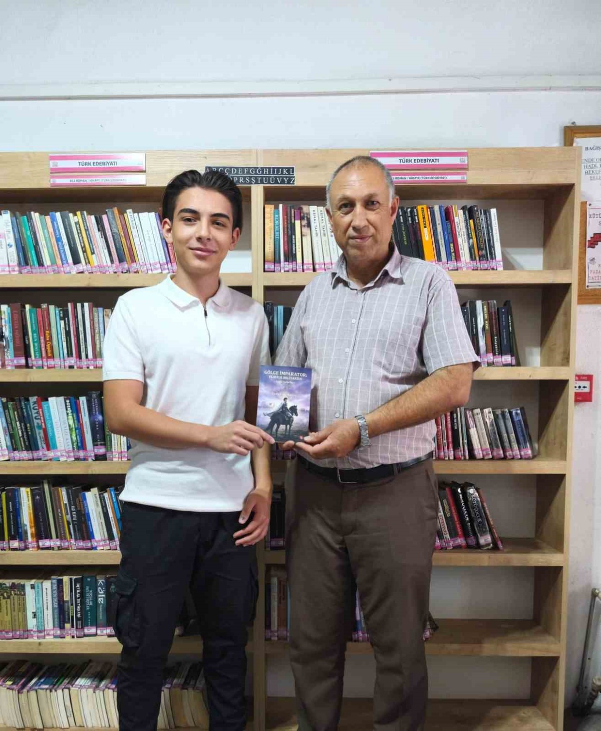 Bor\'da Genç Tarihçiden Yazara Kitap Takdimi