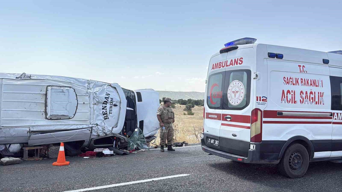 Diyarbakır Lice\'de Trafik Kazası: 5 Ölü, 11 Yaralı