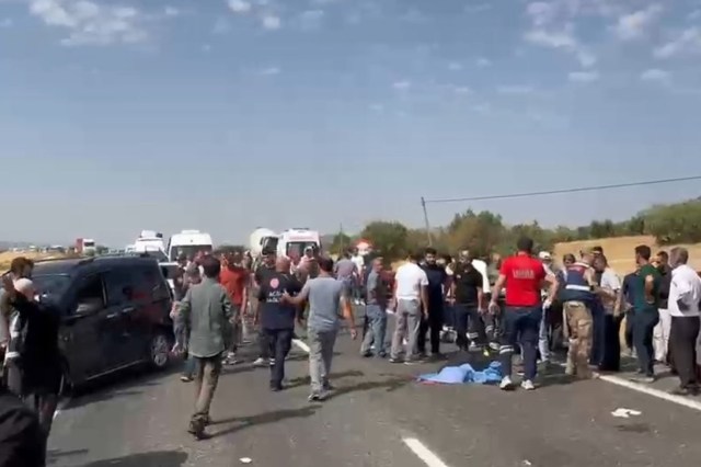 Diyarbakır'da nişan yolunda katliam gibi kaza! 5 ölü, 11 yaralı