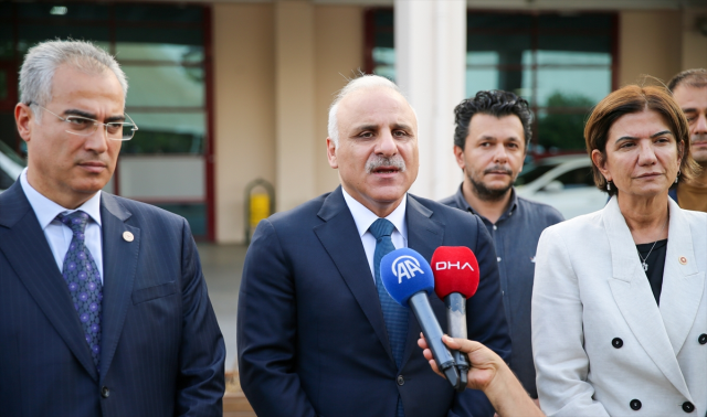 Diyarbakır’da yürek yakan manzara: 5 kardeş ve 2 yeğen yan yana toprağa verildi