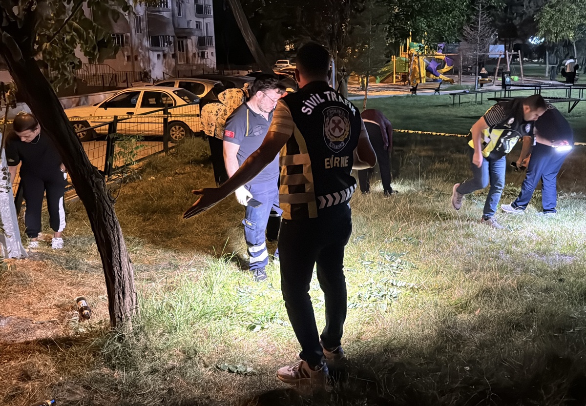 Edirne\'de Otomobil Devrildi: 1 Yaralı