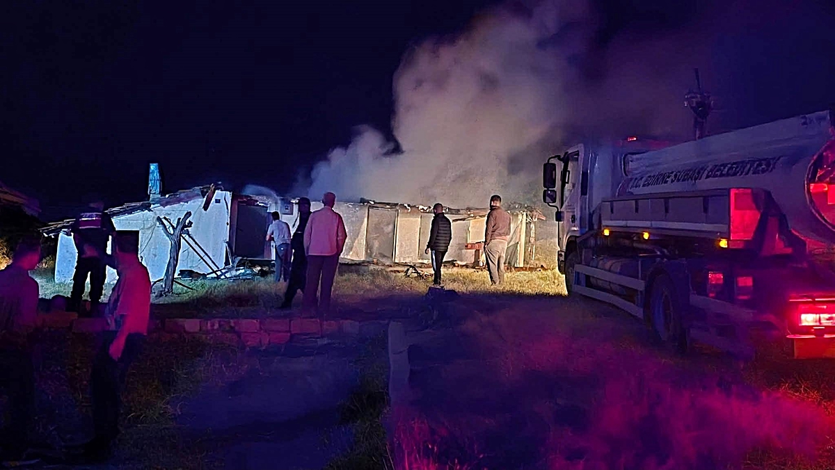 Edirne\'de Ev Yangını: Kullanılamaz Hale Geldi