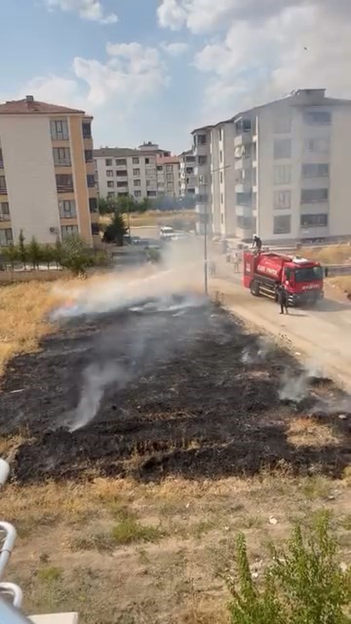 Elazığ\'da Otluk Alanda Yangın
