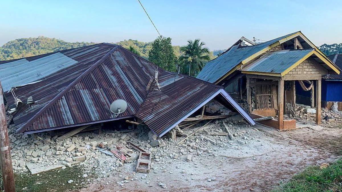 Endonezya\'da Deprem: 14 Kayıp