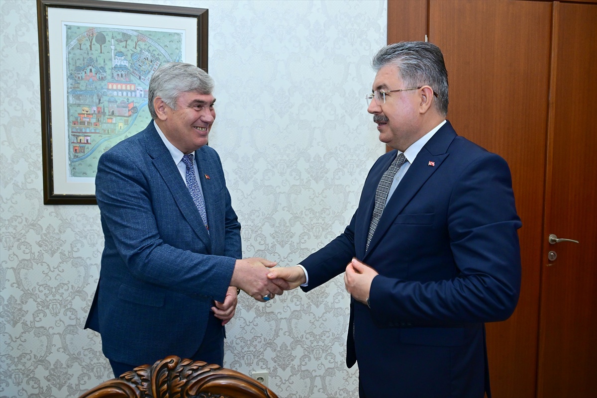 Vali Yılmaz, Dernek Yönetimini Kabul Etti