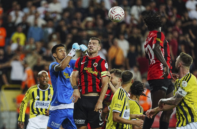 Fenerbahçe taraftarından yönetime İrfan Can Eğribayat tepkisi