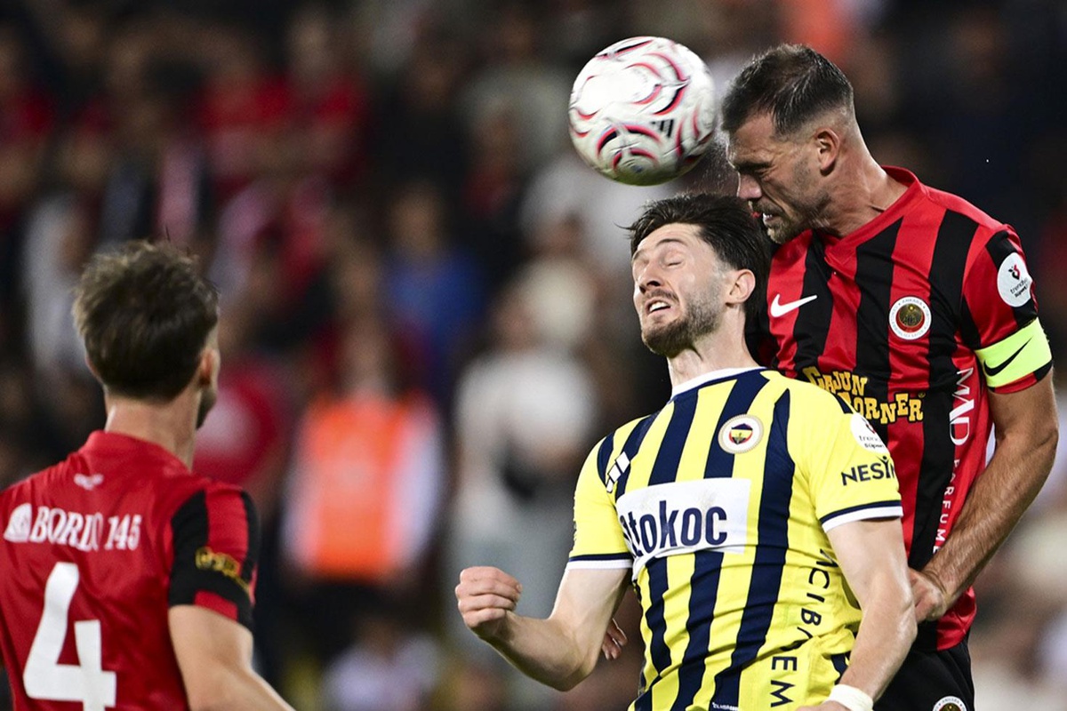 Fenerbahçe\'ye sezonun ilk şoku! Öne geçtiği maçı kaybetti