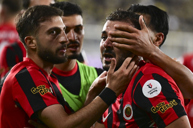 Fenerbahçe'ye sezonun ilk şoku! Öne geçtiği maçı kaybetti