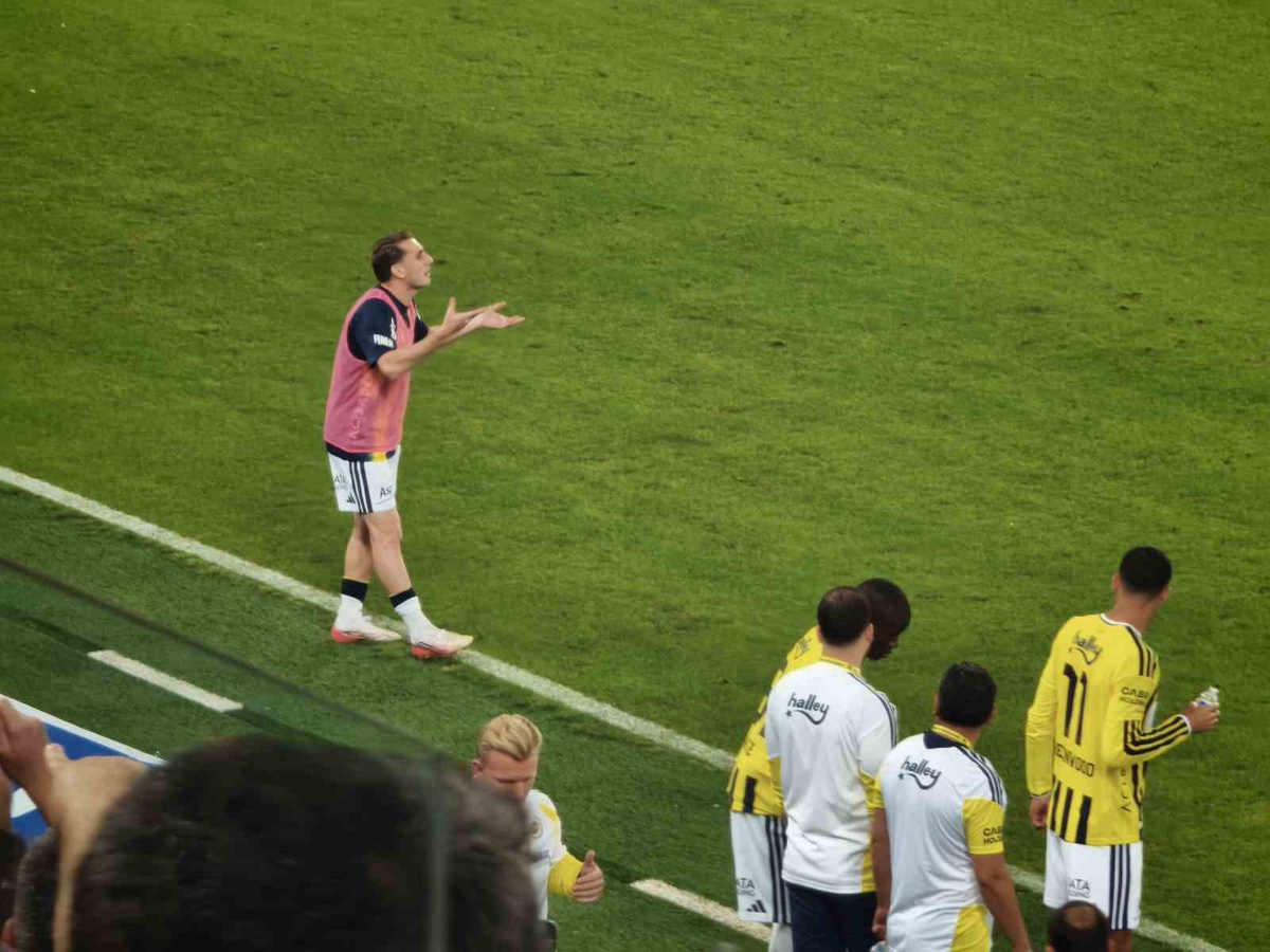 Fenerbahçe Maçında Tribünde Kavga Büyüdü