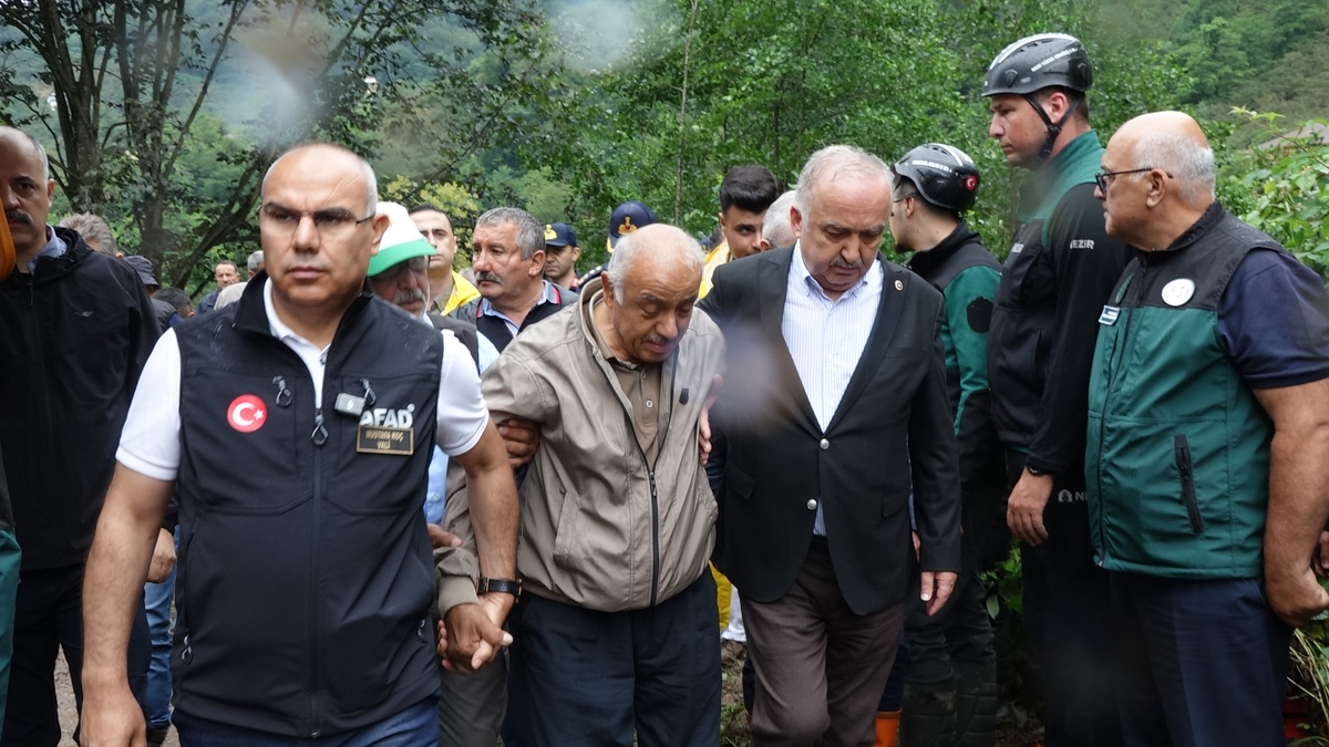 Sel Afetinde Arama Kurtarma Çalışmaları Devam Ediyor