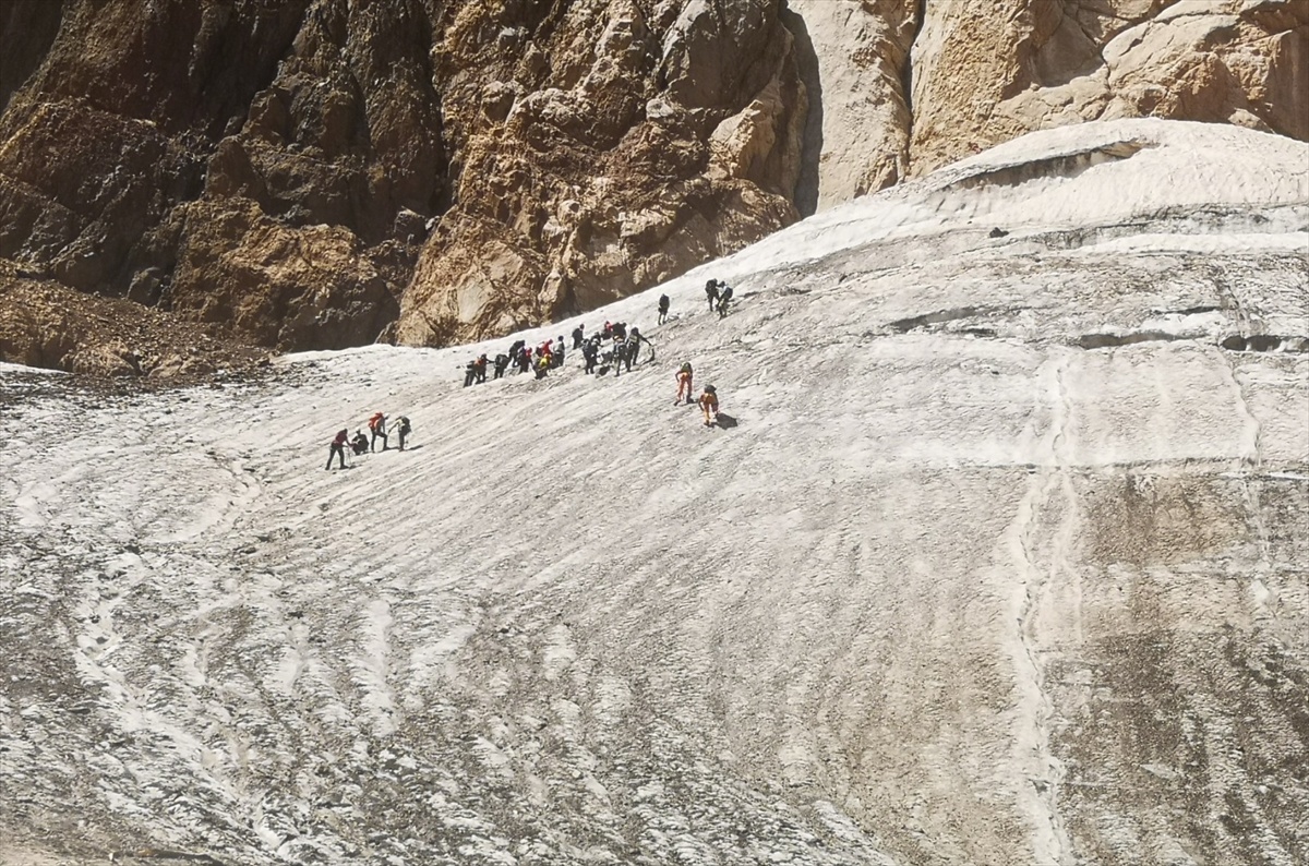 Hakkari\'de Buz Tırmanışı A Kampı Tamamlandı