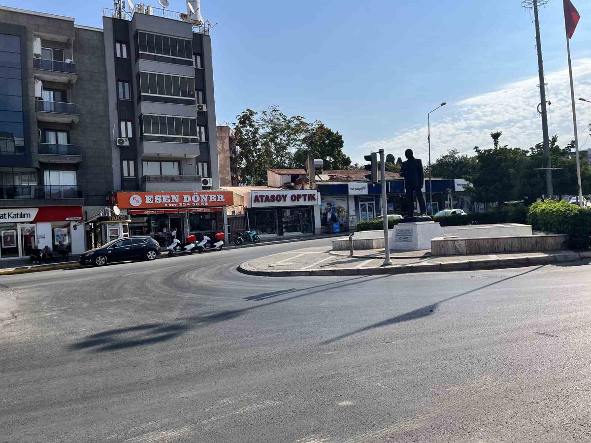 Traktör Kazası: Su Tankeri Devrildi