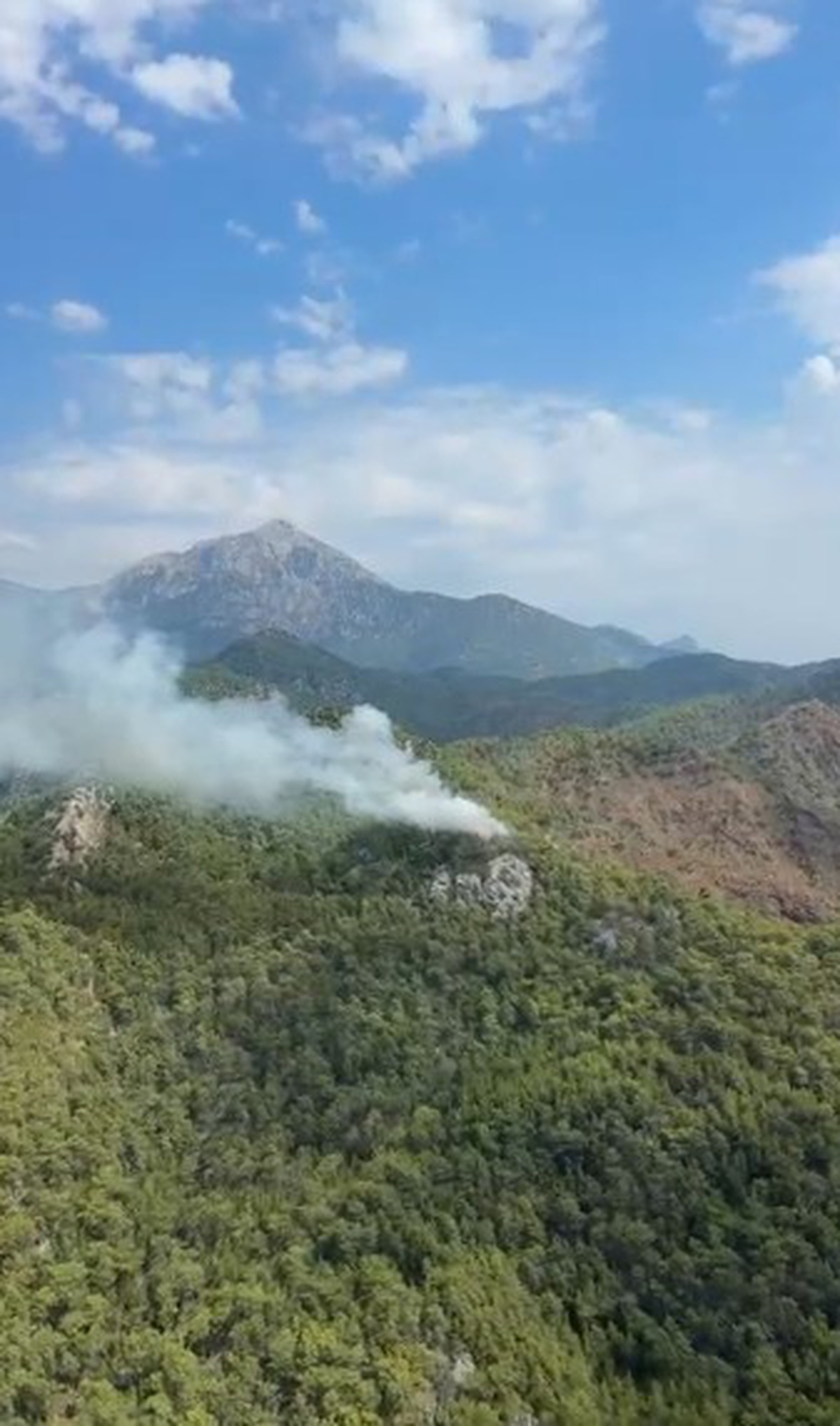 Kemer\'de orman yangını kontrol altına alındı