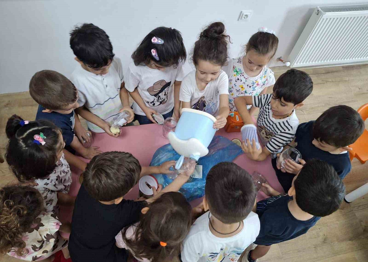 Kur\'an Kursu Öğrencilerinden Yetimlere Destek