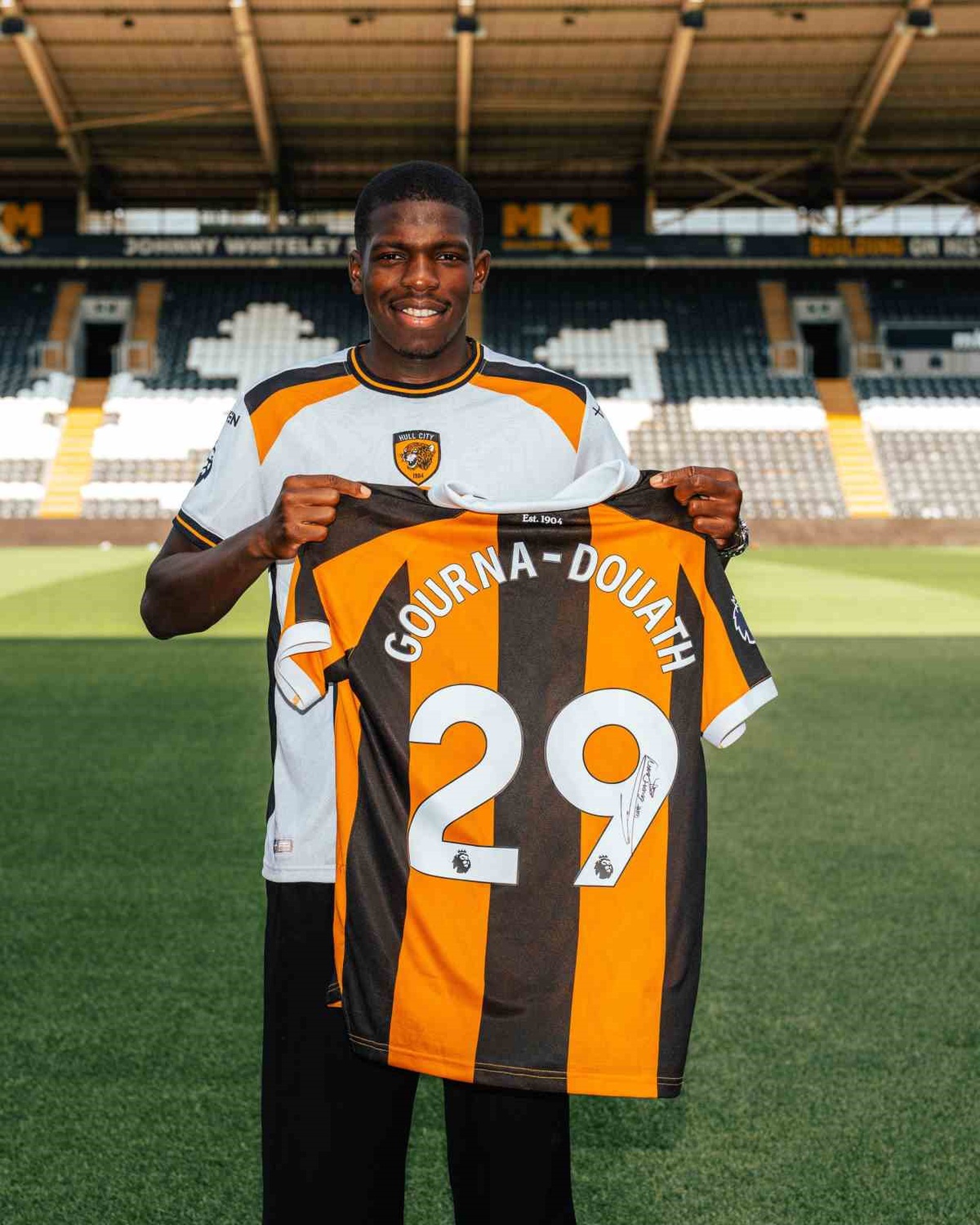 Hull City, Gourna-Douath\'ı Transfer Etti