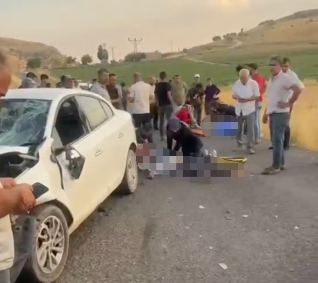Mardin'de feci kaza: Otomobille çarpışan motosikletteki 2 kişi hayatını kaybetti