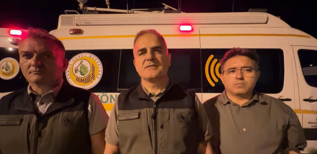 Marmaris'teki orman yangınına müdahale için arazözler çıkarma gemileriyle bölgeye gidiyor