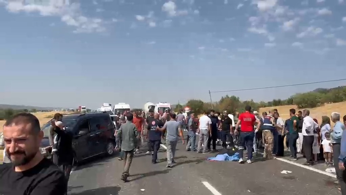 Lice\'de Minibüs Kazası: 7 Ölü, 9 Yaralı