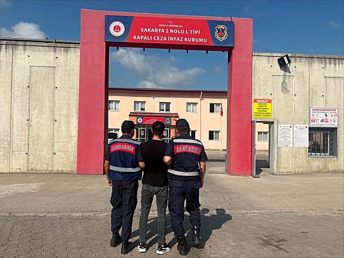 Sakarya\'da Operasyon: 3 Tutuklama, 13 Firari Yakalandı, Trajedi