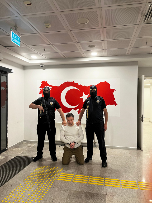 Serkan Kurtuluş 6 yıl süren iade sürecinin ardından Türkiye'ye getirildi! Cezaevinden çıkarıldığı anlar yayımlandı
