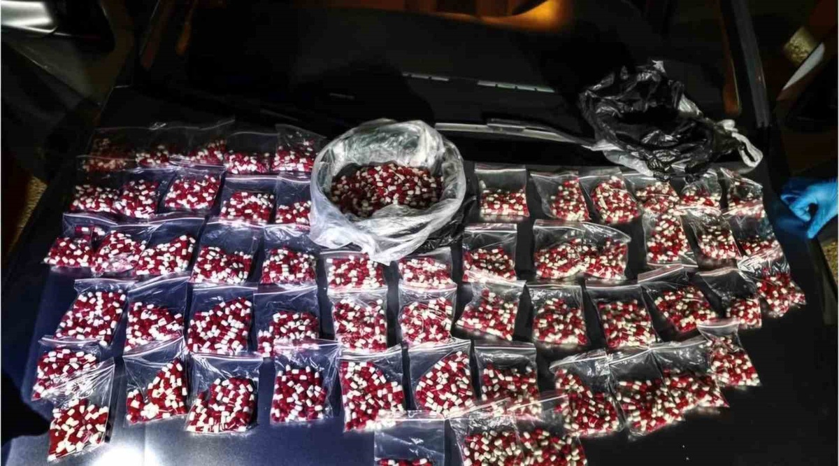Kütahya\'da Uyuşturucu Operasyonu: 3 Bin 716 Sentetik Hap Ele Geçirildi